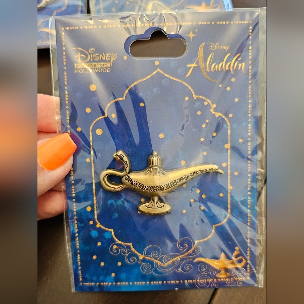 Disney Hollywood Studio Ghirardelli Alladin Live Magic Action Lamp Pin LE30…